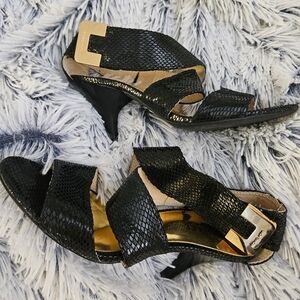 Michael Kor's Strappy Sexy Sandals Sz 7 Fits 7 1/2 foot Black and Gold